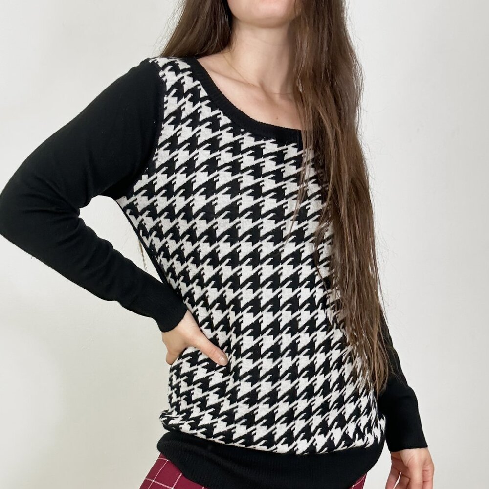 *Suzy Shier Crew Neck Black and White Houndstooth Long Sleeve